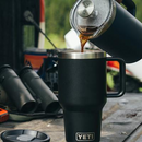 YETI Rambler® 30 oz (887 ml) Travel Mug WITH COLOR-MATCHED LEAKPROOF STRONGHOLD™ LID