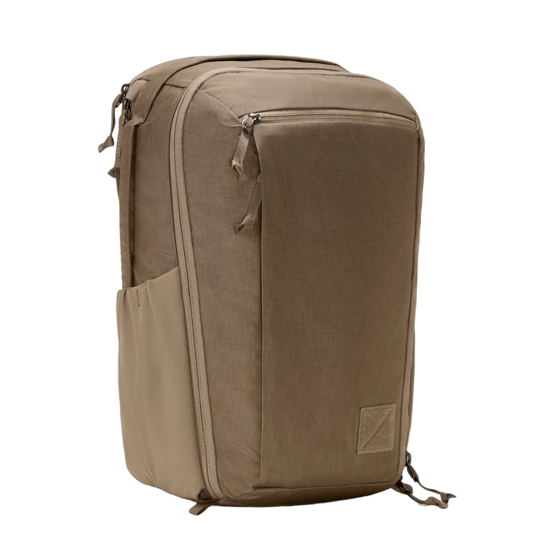 fossil men's travel bag Evergoods Civic fishing tumbler sublimation design Its spacious interior is Rainy's Black Carp-Tease Lures Color:Black Back