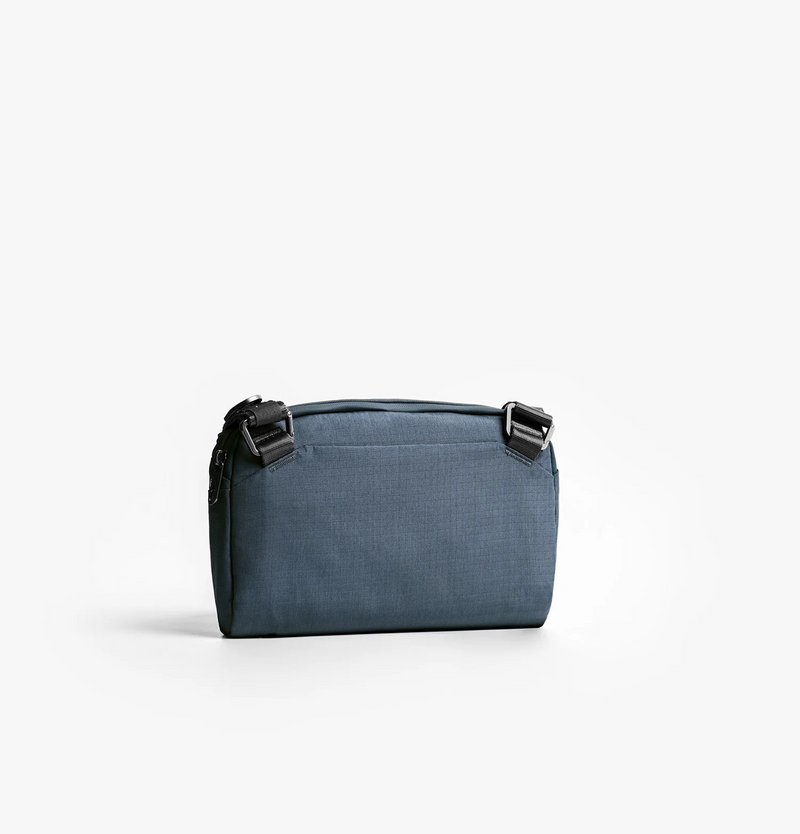 UNIQ Arden Sling Bag