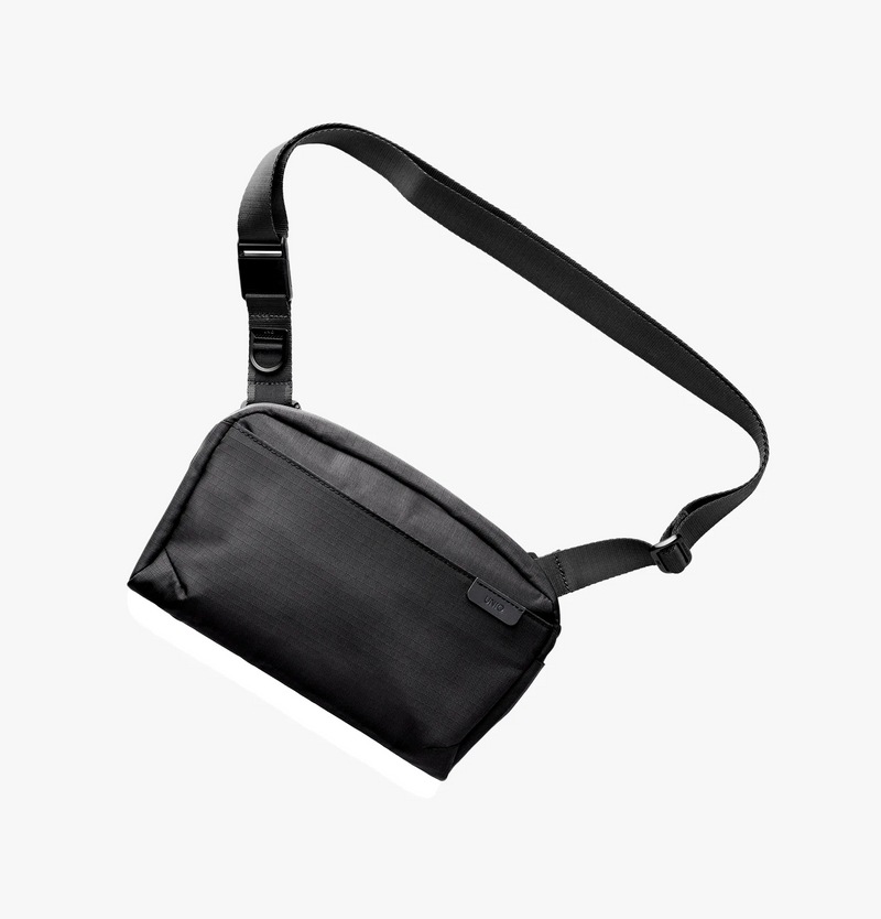 UNIQ Arden Sling Bag