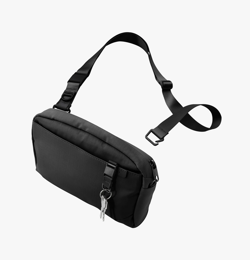 UNIQ Arden Sling Bag
