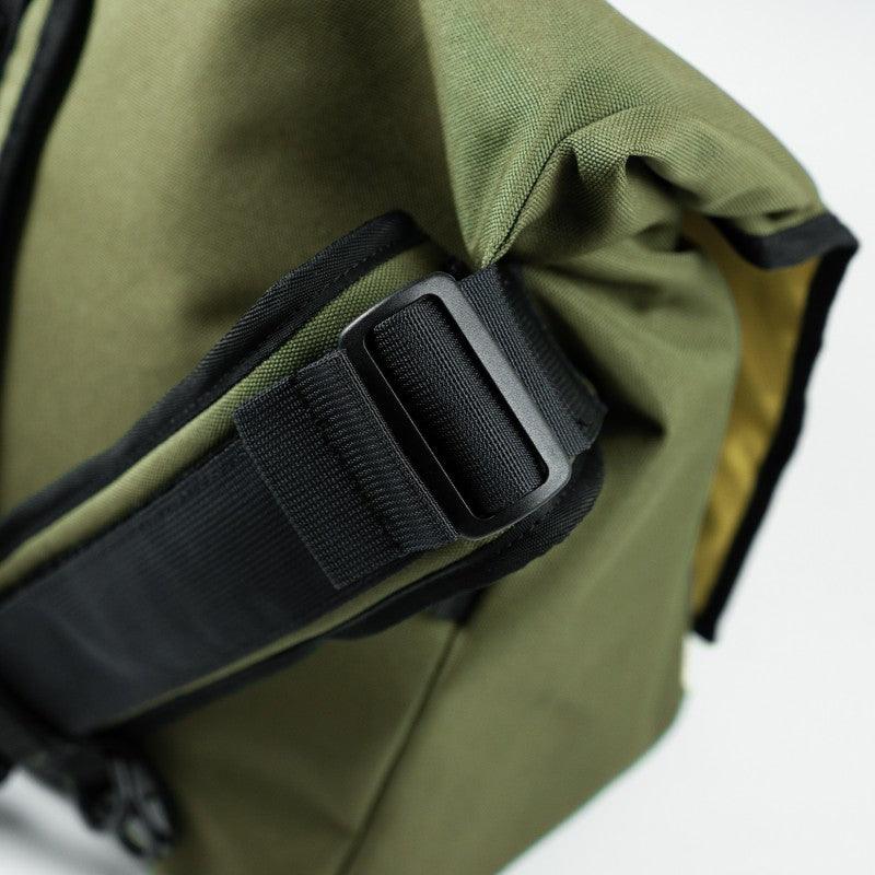 The Echelon (M) 32L Messenger - Oribags